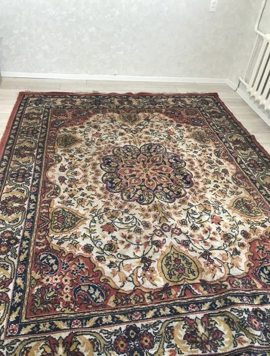 Большой шерстяной ковер