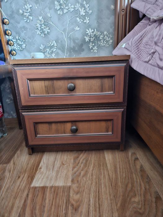 Продам кровать с тумбочками