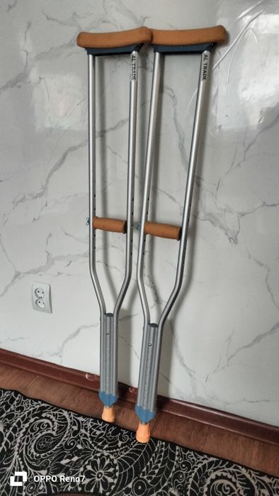 Продаю костыль новый