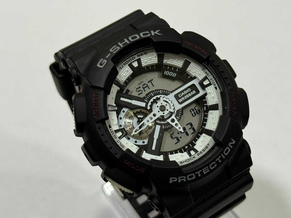 Часовник Casio G-Shock GA-110BW