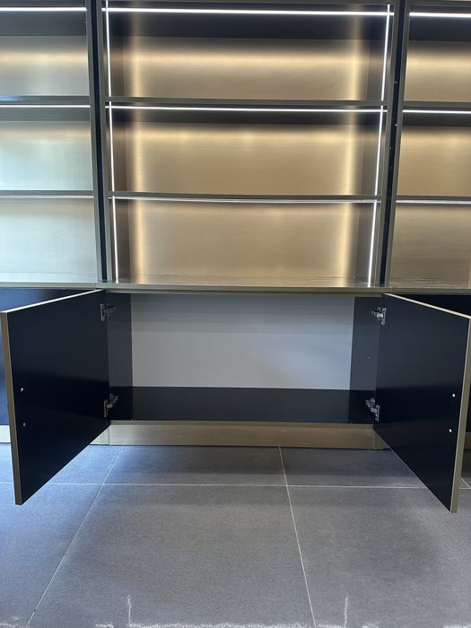 Мебели за магазин