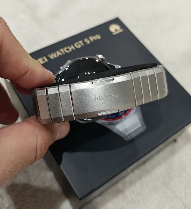 Huawei watch gt 5 pro titanium strap