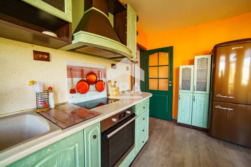 Дава се под наем Четиристаен апартамент в София, Оборище - 90 кв.м за 900 € - Снимка #1