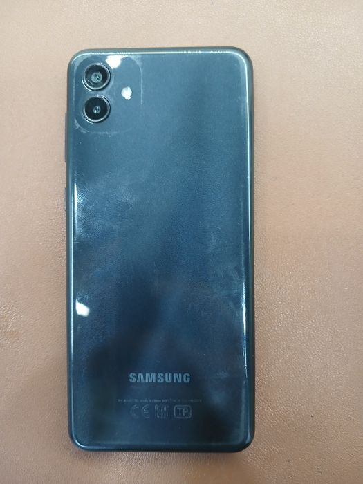 Продам Samsung A04 на 64 ГБ