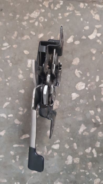 Замок капота хонда