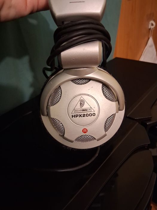 Casti de DJ:  Behringer hpx 2000  , over-ear , inalta dinamica sonora