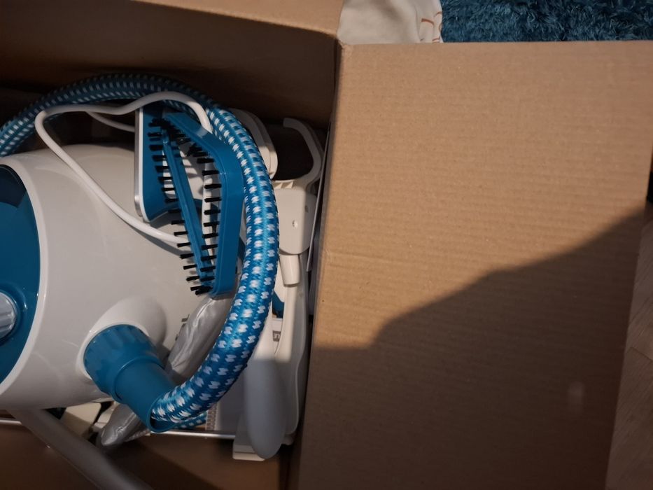 Aparat de calcat vertical Tefal,produs nou,in cutie