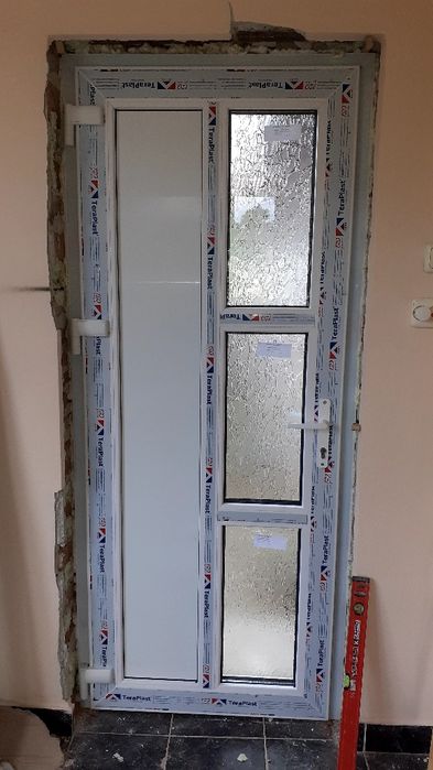 Montez uși interior,ferestre-uși PVC,uși metalice,reglaje..