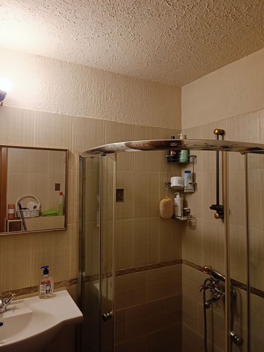 Дава се под наем Тристаен апартамент в София, Лозенец - 80 кв.м за 816 € - Снимка #2