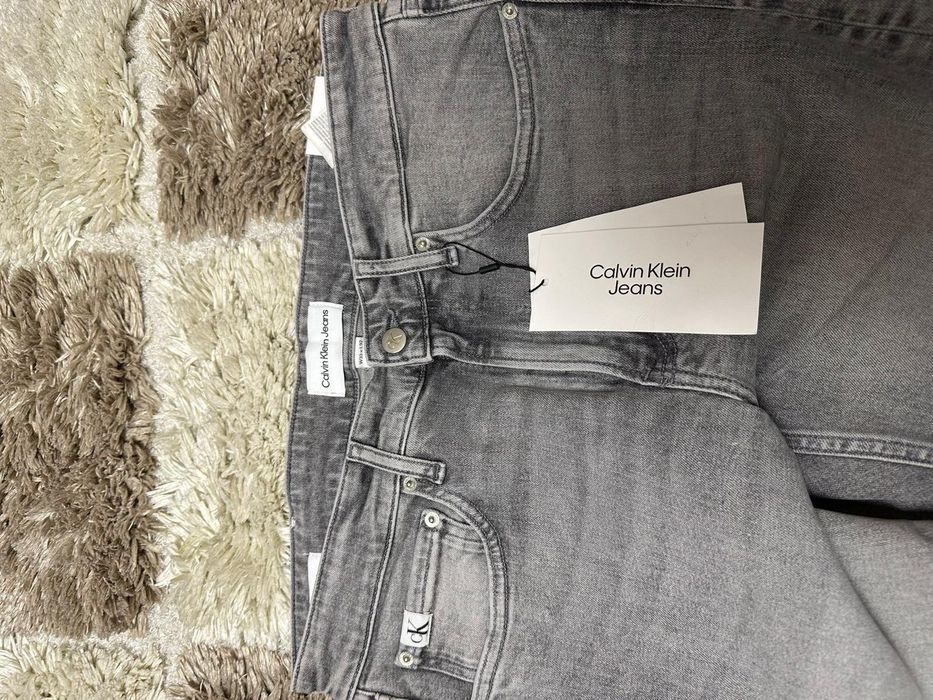 Vind  blugi  Calvin Klein