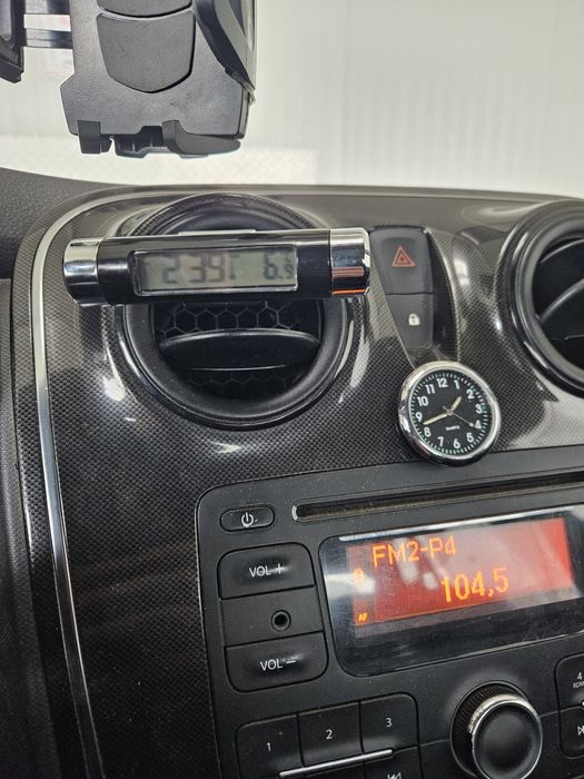 Ceas cu termometru pentru masina