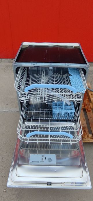 Съдомиялна за вграждане .Indesit