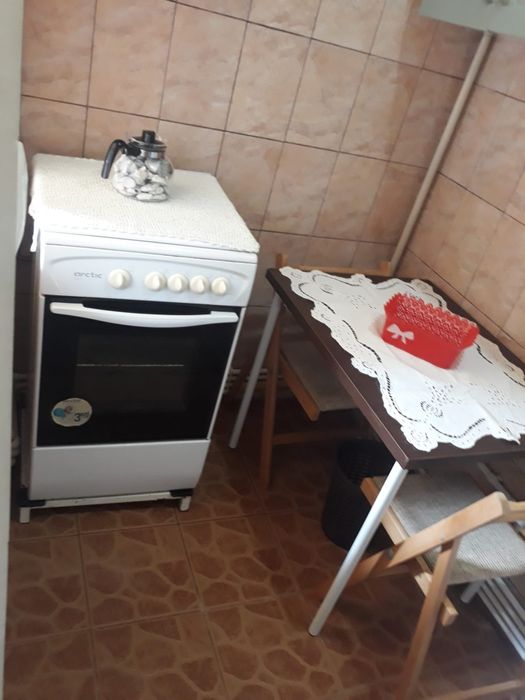 Închiriez apartament cu o cameră.
