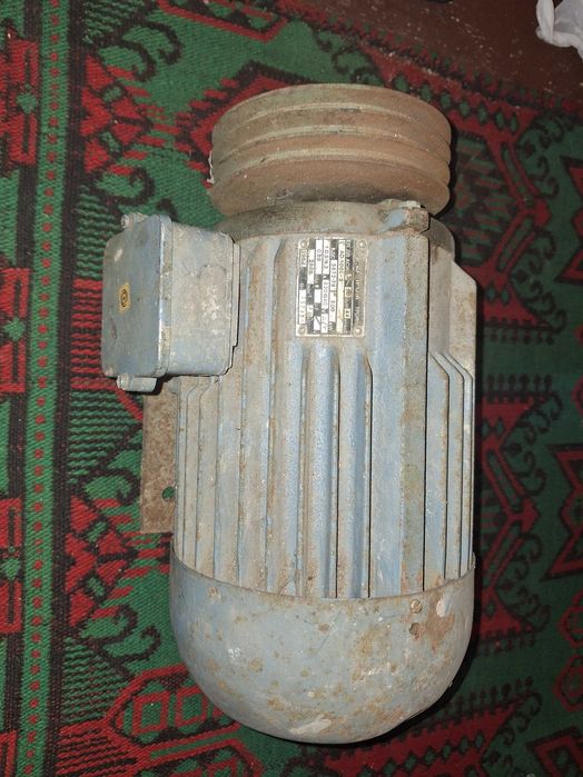 трифазен електродвигател