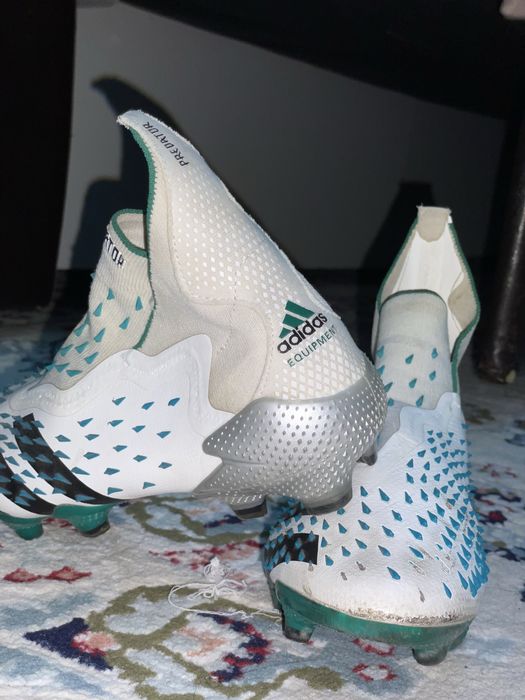 Бутсы Adidas Predator Freak+ FG в цвете White