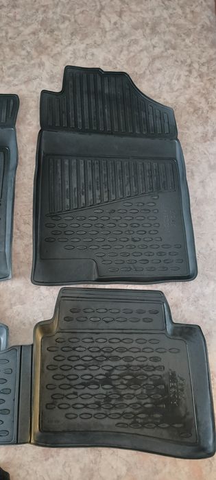 Продам коврики на Акцент