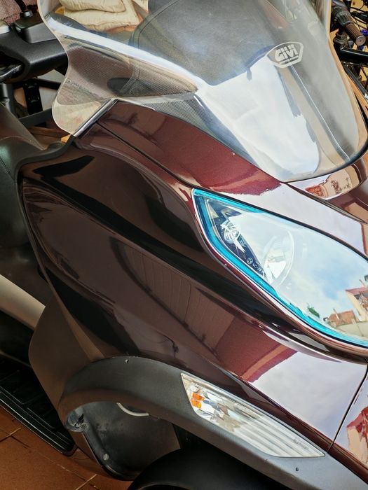 Vând Piaggio mp3, 250 cmc, 22 CP