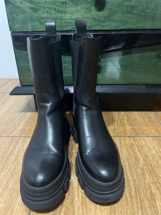 Cizme Bershka piele naturalămarimea 38