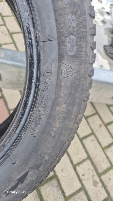 două cauciucuri; 205 55 16 de iarnă,m +s