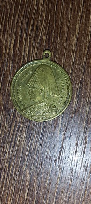 Vând bancnote vechi.