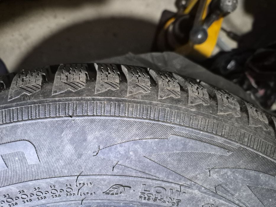 Cauciucuri de iarna Nokian 195/65/15 DOT 1716