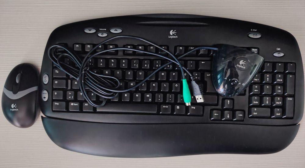 Set mouse + tastatură wireless Logitech cu receiver usb + ps2 pentru mouse