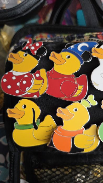 Колекционерска дисни значка (Disney pin)