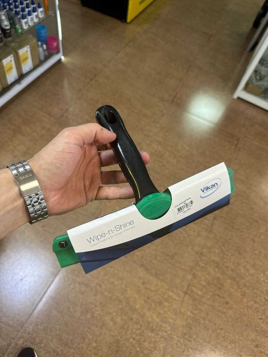 Водосгон для  автомобиля Vikan