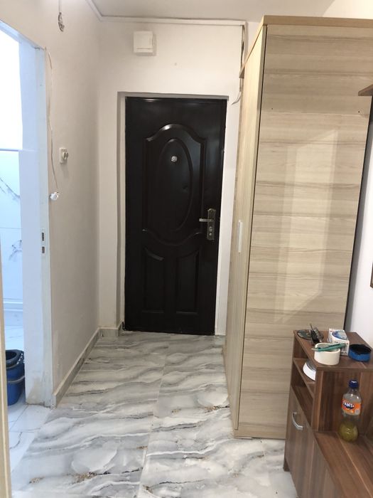 Vand garsiniera la parter cu balcon 27500€ navodari