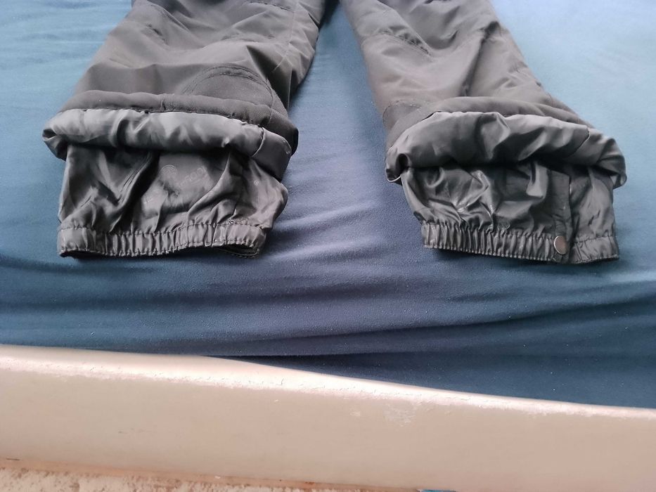 Водо и вятъроустойчив панталон с тиранти