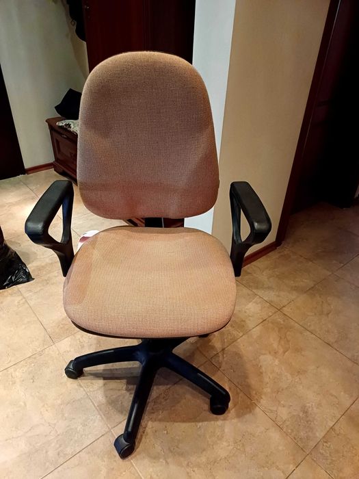 Офис стол с подлакътници