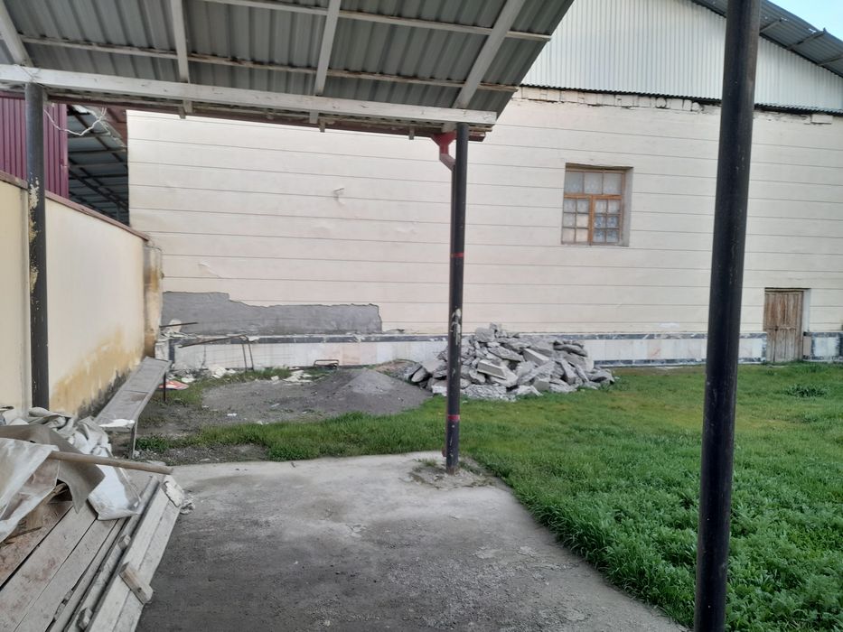 Al-Buxoriy majmuasi yonida uy