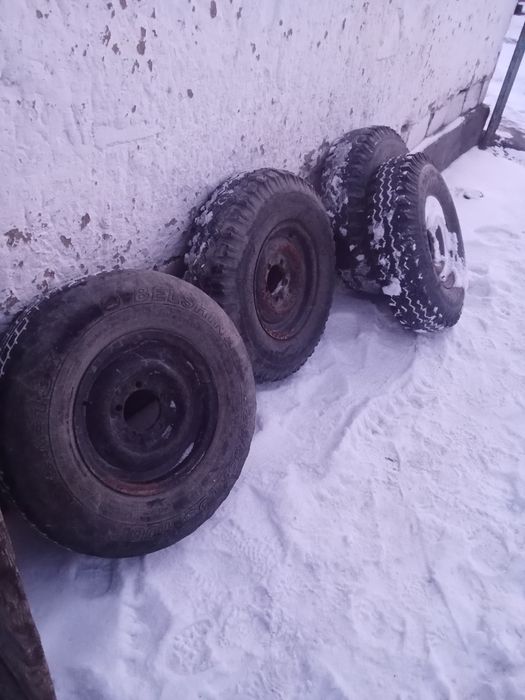 Продам резину на УАЗ R15