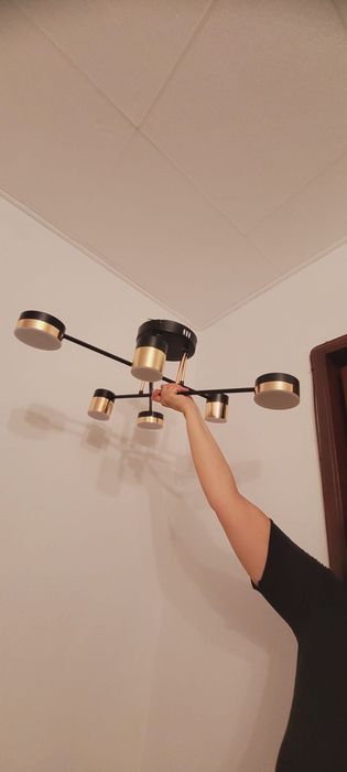 Lustră LED modernă 72W cu telecomandă – Negru/Auriu – Ca nouă