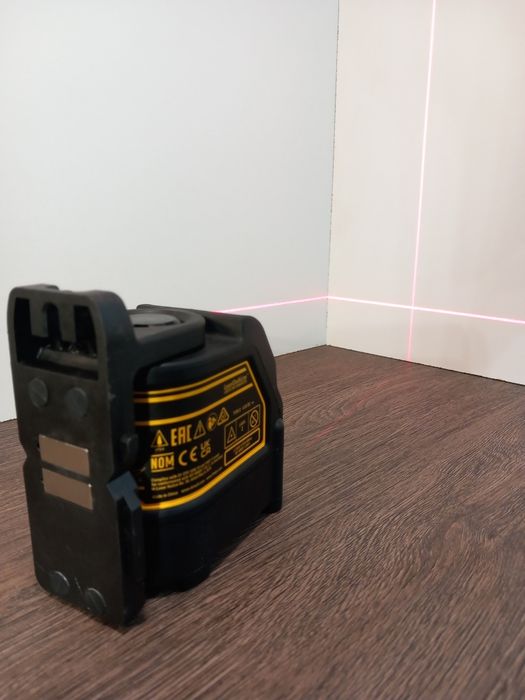 Vând laser Dewalt DW088