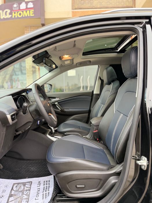 Tracker 2025 premier plus