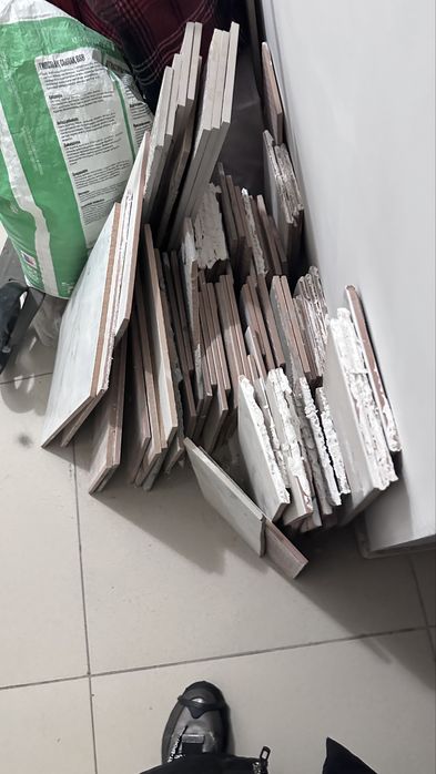 Отдам даром остатки материала после ремонта.