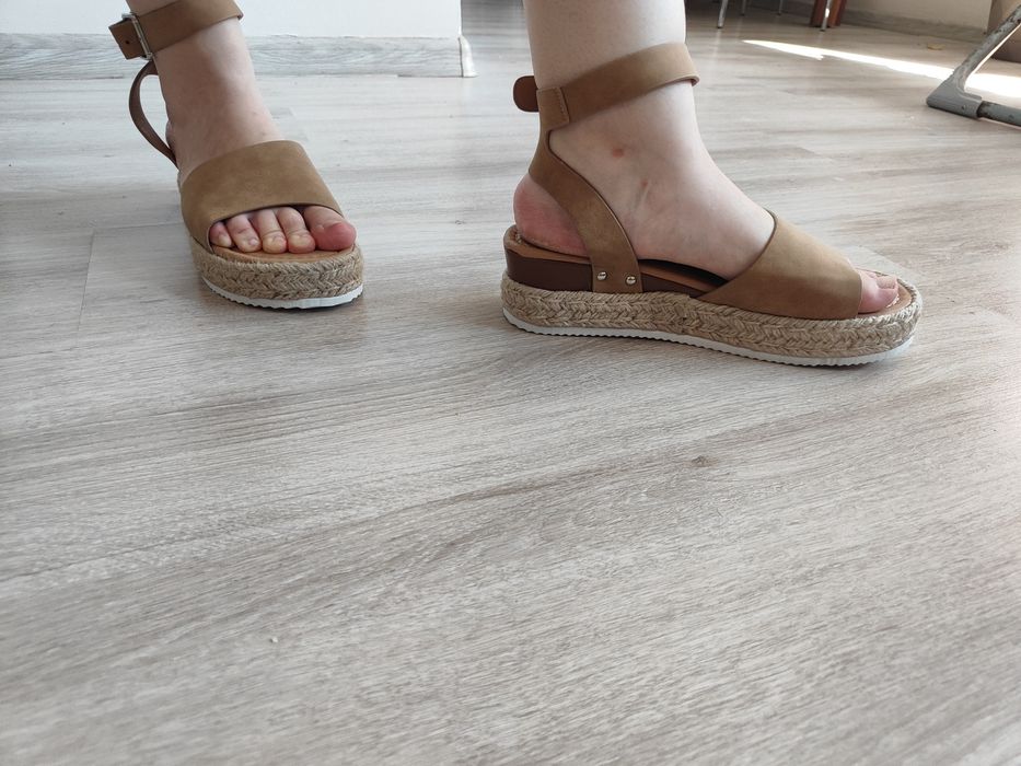 Дамски сандали..