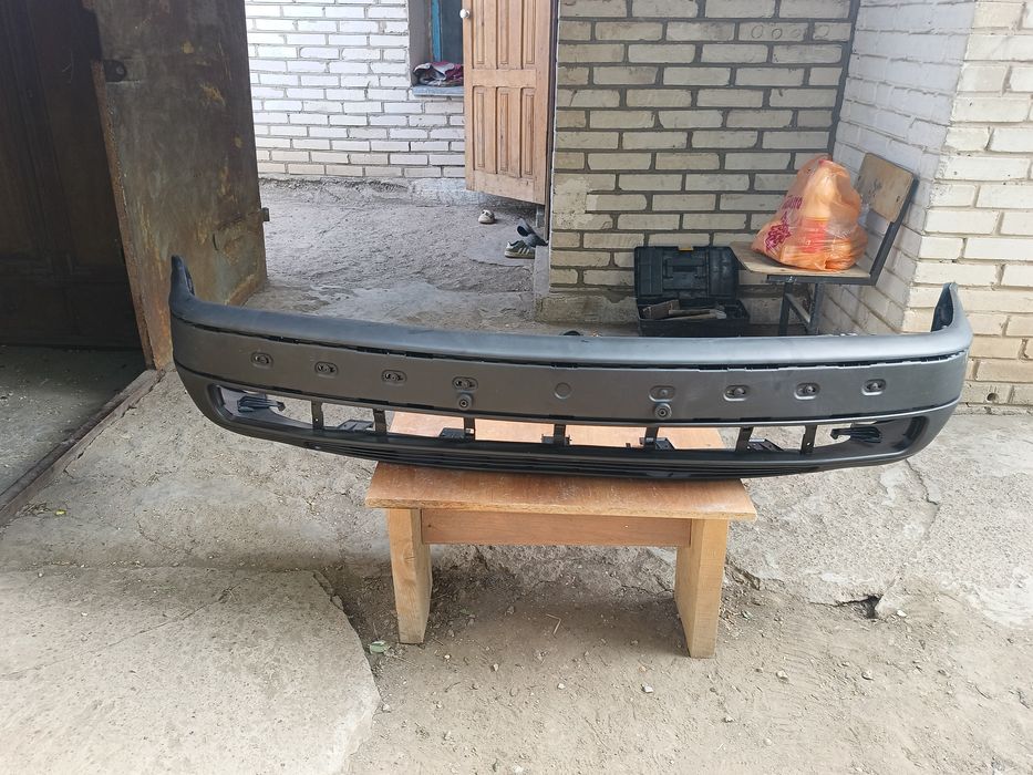 Продам бампер Audi 100