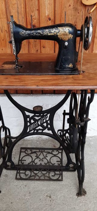 Mașină de cusut , functionabila