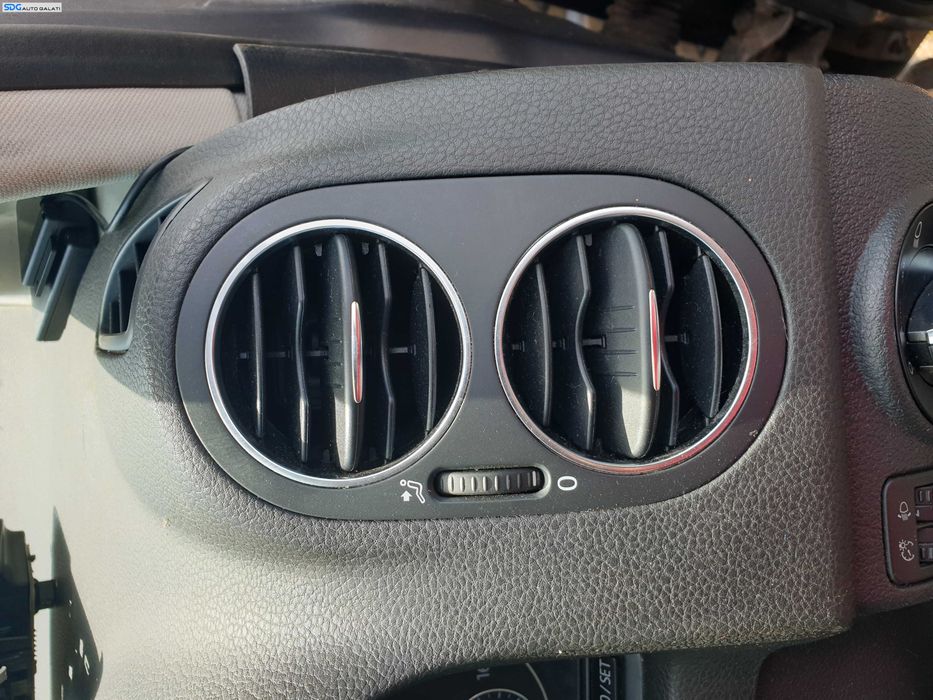 Gura Grila Aerisire Ventilatie Bord Dreapta Volkswagen Golf 6 Plus 2008 - 2014 [K5489]