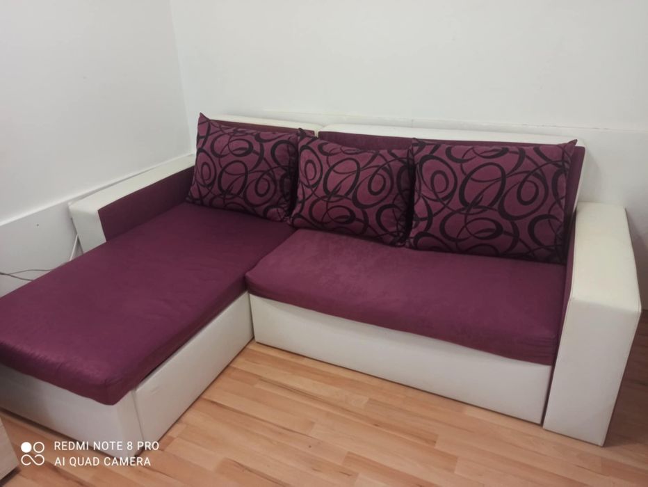 Подарявам разтегателен диван