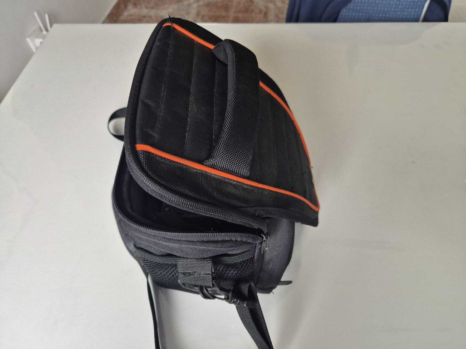 Vând 2 obiective Sony DSLR și accesorii