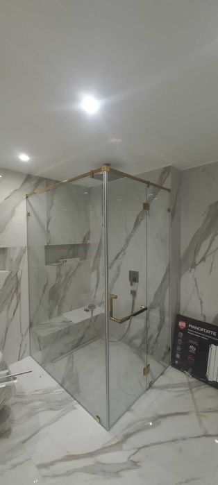 Душевая кабина из стекла