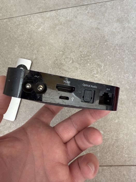 Apple TV generatia 2  Airplay iesire digitala optica