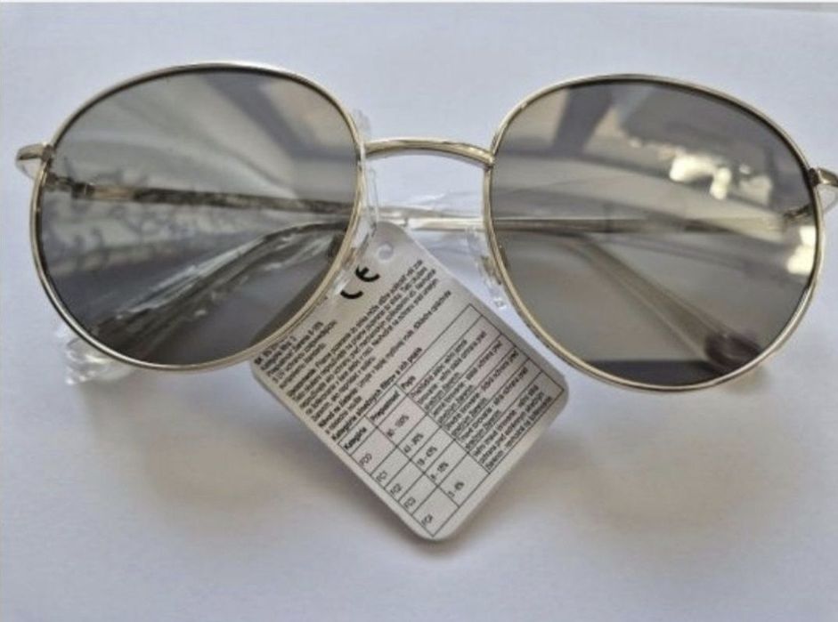 Ochelari de soare cu etui dreptunghiulari Avon