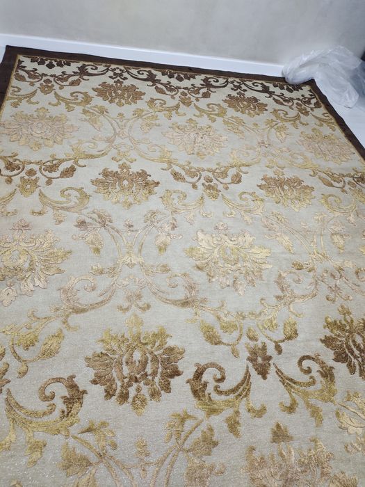 Продам ковер 2,4 размер