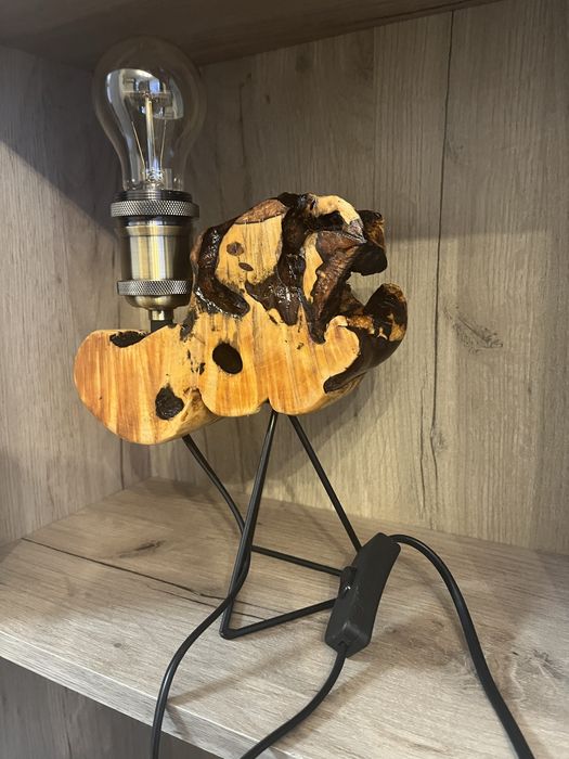 Настолна лампа.