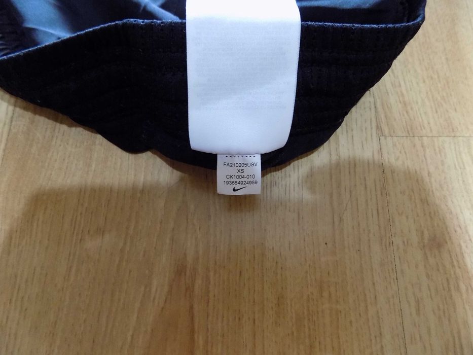 къси панталони nike шорти гащета екип спортни крос фитнес дамски оригинални XS