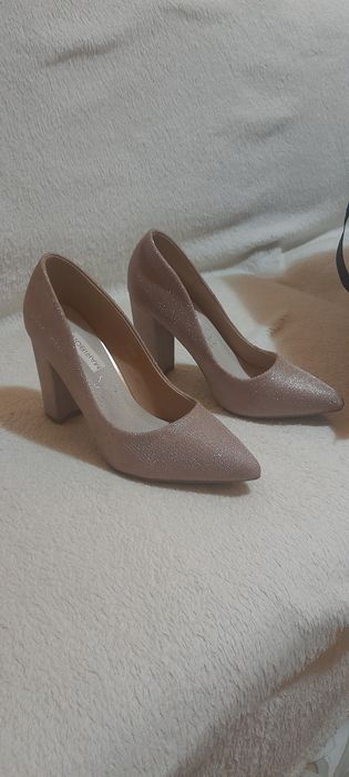 Pantofi roz pudra de gala